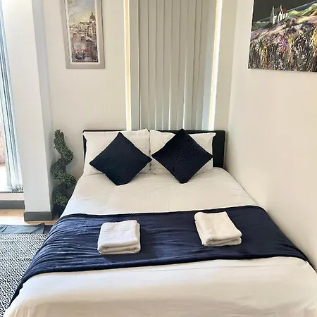 White Chapel Holiday 2 Bedroom Apartment London