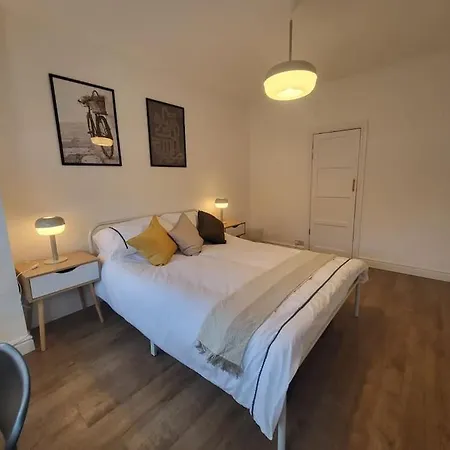 Apartment 4 Bedroom House - Free Parking, Great Access To London, Herts, Essex