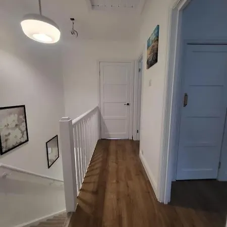 4 Bedroom House - Free Parking, Great Access To London, Herts, Essex Enfield