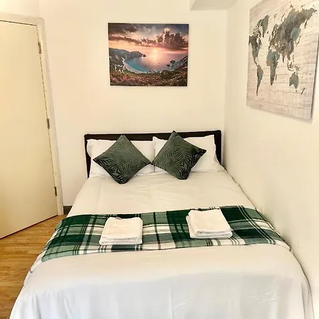 White Chapel Holiday 2 Bedroom * London