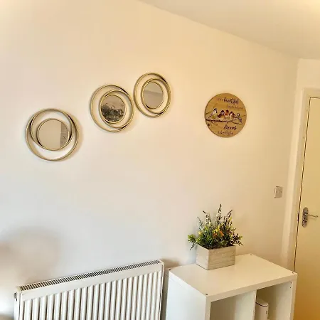 White Chapel Holiday 2 Bedroom London