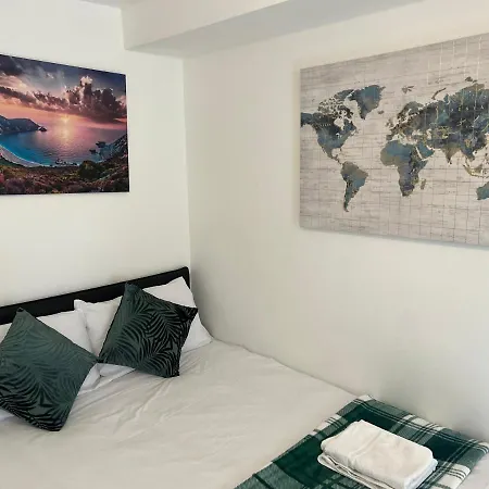 White Chapel Holiday 2 Bedroom Apartment London