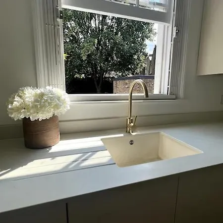 Stunning Two Bed Flat In Angel Apartment London