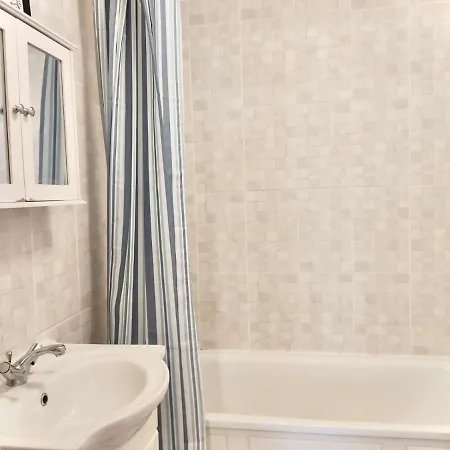 White Chapel Holiday 2 Bedroom Apartment