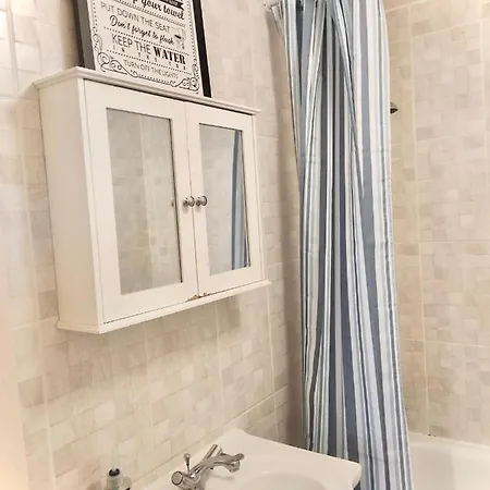 White Chapel Holiday 2 Bedroom Apartment