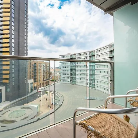 Two Bedroom Flat On Blenheim Centre Apartment Hounslow