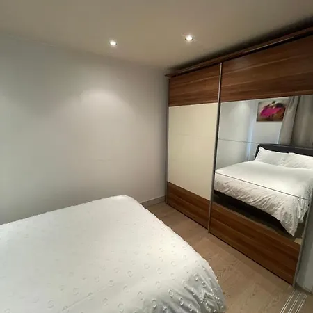Imperial Wharf Chelsea Octavia House Apartment