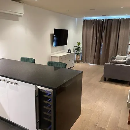 Apartment Imperial Wharf Chelsea Octavia House