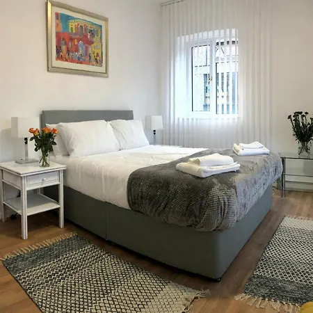 Location- 2 Bedroom Apartment *