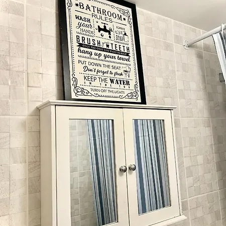 White Chapel Holiday 2 Bedroom Apartment London