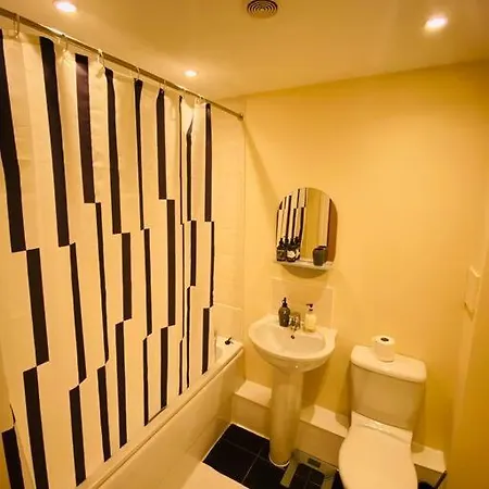 Apartment Beautiful And Modern 2 Bedroom Flat In Colindale *