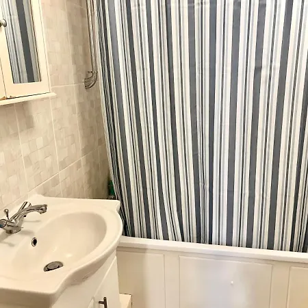 White Chapel Holiday 2 Bedroom Apartment London