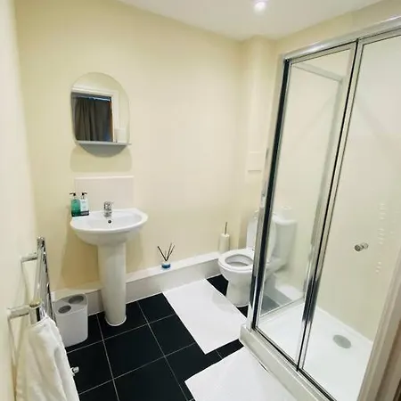 Beautiful And Modern 2 Bedroom Flat In Colindale Apartment