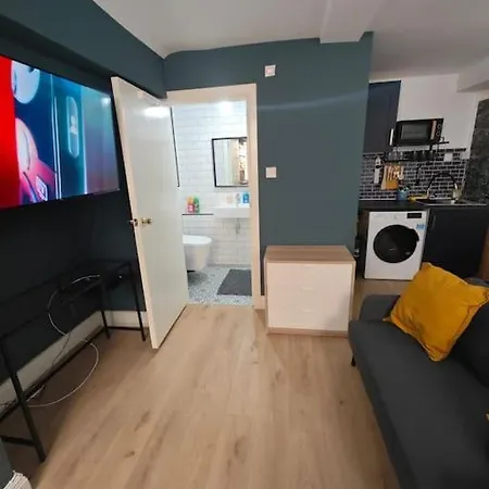 New Studio Flat In Old Street - Zone 1 *