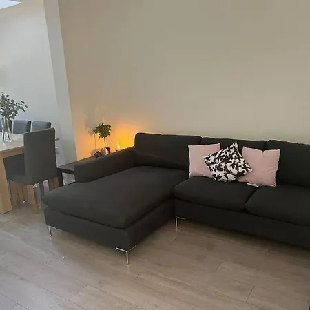 Entire 5 Bedroom With Garden - Sleeps 9