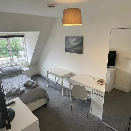2 Bedroom 2 Bathroom 8 Including Free Parking