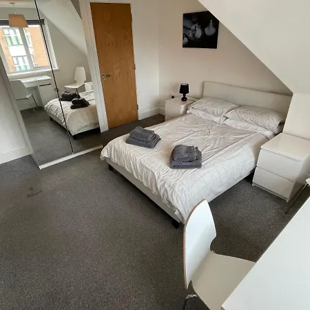2 Bedroom 2 Bathroom 8 Including Free Parking Bromley