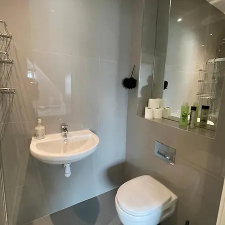 Apartment 2 Bedroom 2 Bathroom 8 Including Free Parking Bromley