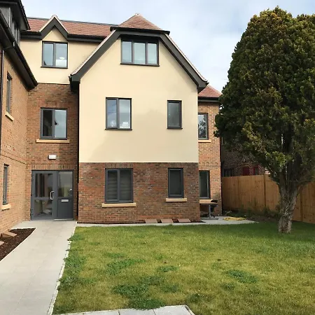 2 Bedroom 2 Bathroom 8 Including Free Parking *