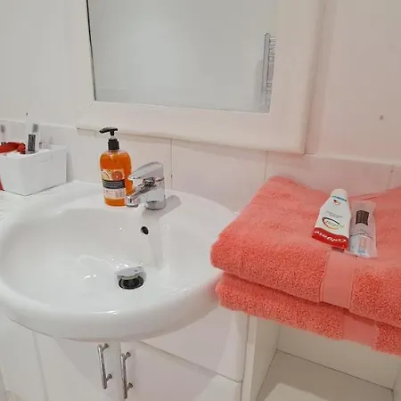 Two Bedroom Flat On Blenheim Centre Hounslow