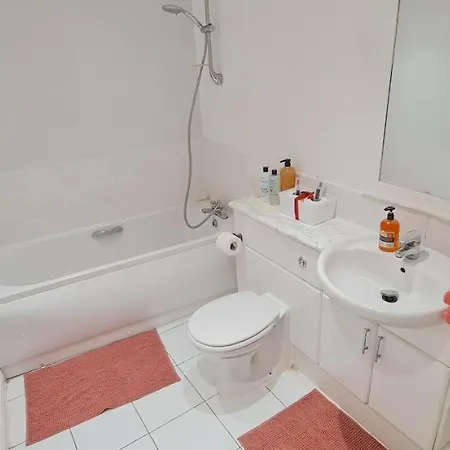 Two Bedroom Flat On Blenheim Centre Hounslow