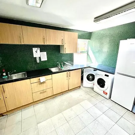 Guest house Croydon - Cr7 Thornton Heath
