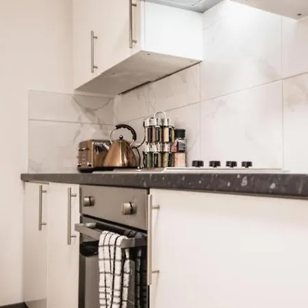 Ub2 - Heathrow London Guest house