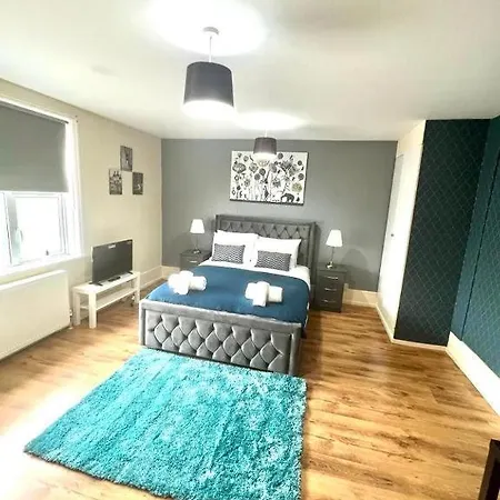 Croydon - Cr7 Guest house Thornton Heath