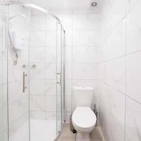 Ub2 - Heathrow London Guest house