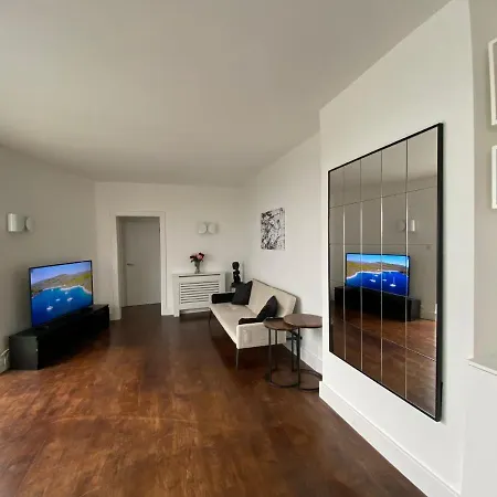 Paddington Garden Retreat: Business-friendly Flat Apartment *