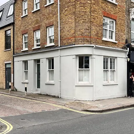 The Ravenscourt Park Escape - Bright 2bdr Flat Apartment