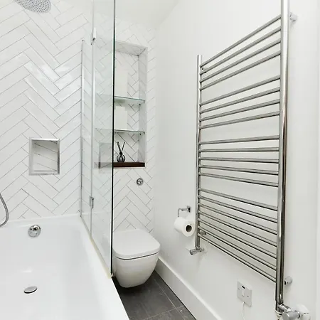 Apartment The Ravenscourt Park Escape - Bright 2bdr Flat *