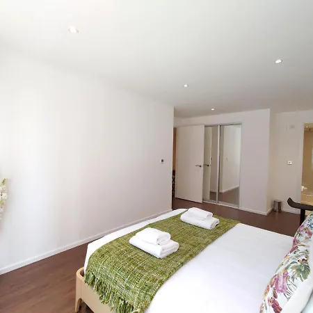 Fully Serviced Two Bed By Excel & O2 * London