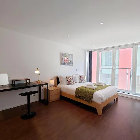 Fully Serviced Two Bed By Excel & O2 London