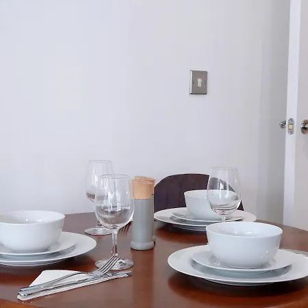 Fully Serviced Two Bed By Excel & O2 Apartment