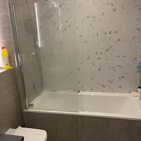 Lovely Bright, Modern 1-bed Apartment *