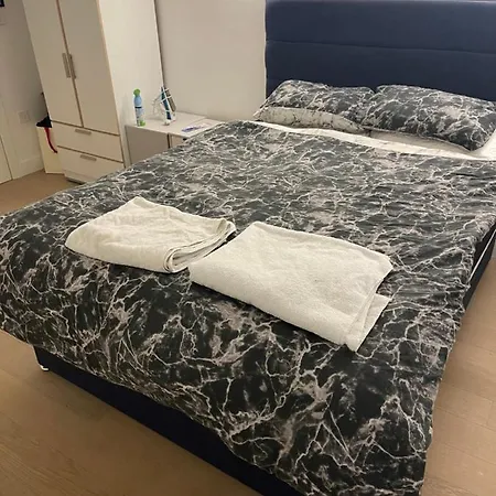 Apartment Lovely Bright, Modern 1-bed