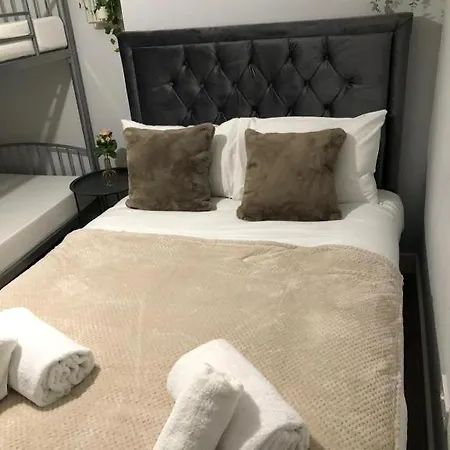 Suites - Cr4 London Mitcham
