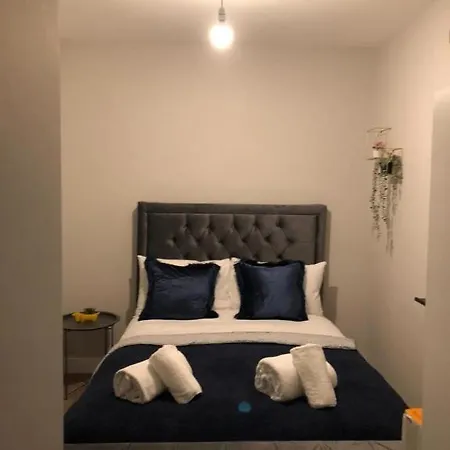 Suites - Cr4 London Mitcham
