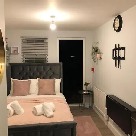 Suites - Cr4 London Guest house Mitcham