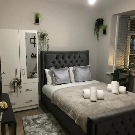 Suites - Cr4 London Guest house