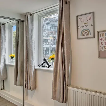 Apartment Hidden Gem In Battersea W/ Free Parking London