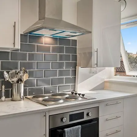 Apartment Hidden Gem In Battersea W/ Free Parking *