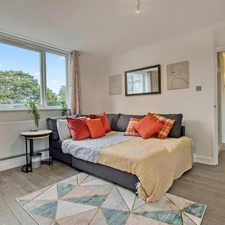 Hidden Gem In Battersea W/ Free Parking Apartment London