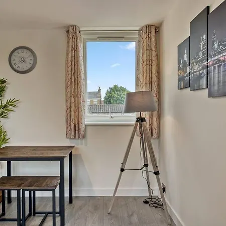 Apartment Hidden Gem In Battersea W/ Free Parking