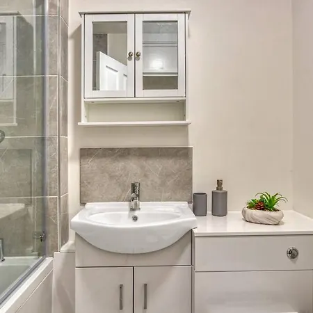 Hidden Gem In Battersea W/ Free Parking * London