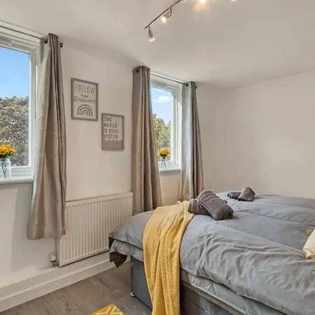 Hidden Gem In Battersea W/ Free Parking * London