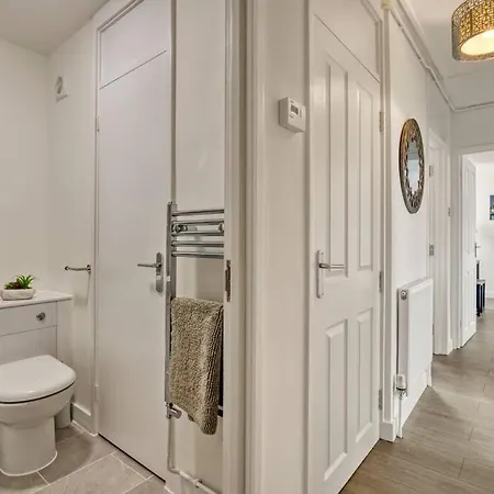 Hidden Gem In Battersea W/ Free Parking Appartement Londen
