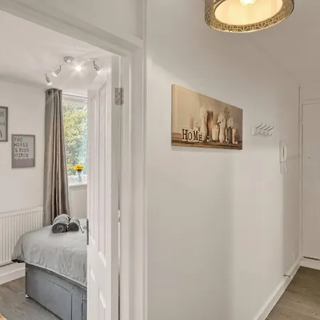 Hidden Gem In Battersea W/ Free Parking Apartment