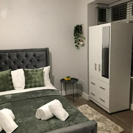 Suites - Cr4 London Guest house Mitcham